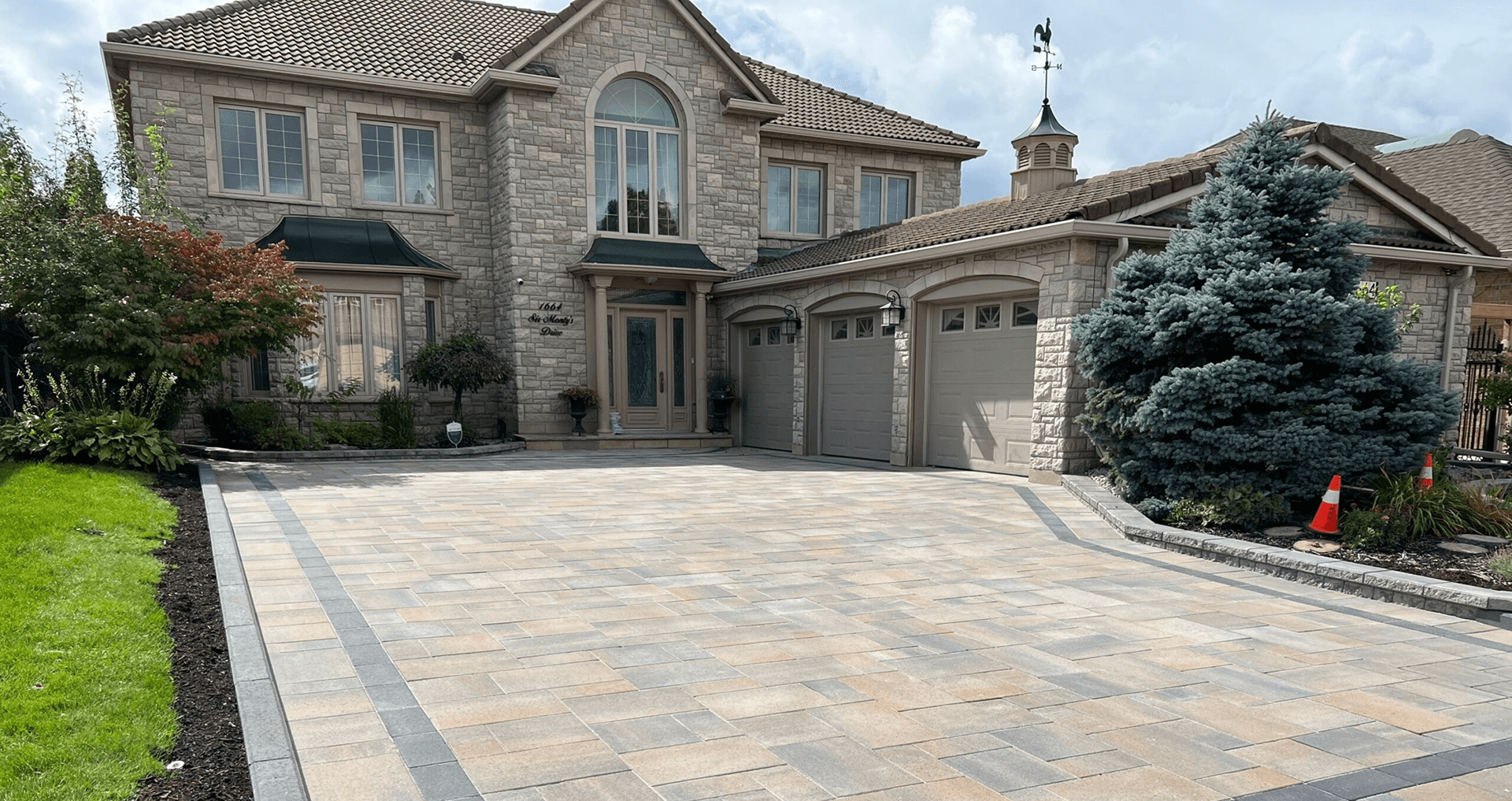 Enviro-Loc interlocking driveway and landscaping at a residential home in Halton Region