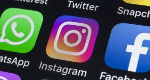 WhatsApp, Instagram, Facebook and other phone Apps on iPhone screen
